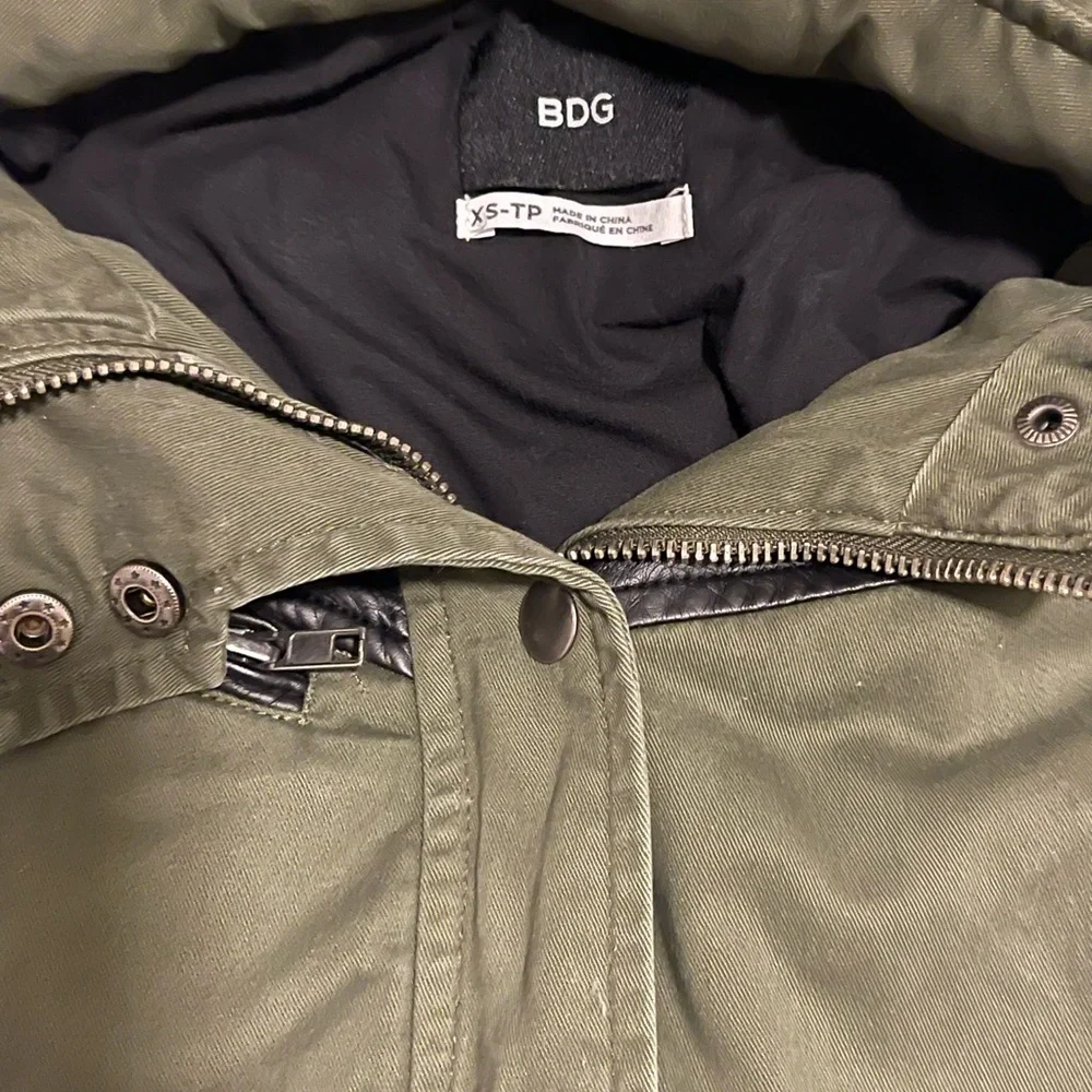 BDG Army Green & Faux leather Hooded Utility Vest Size XS - Picture 7 of 10